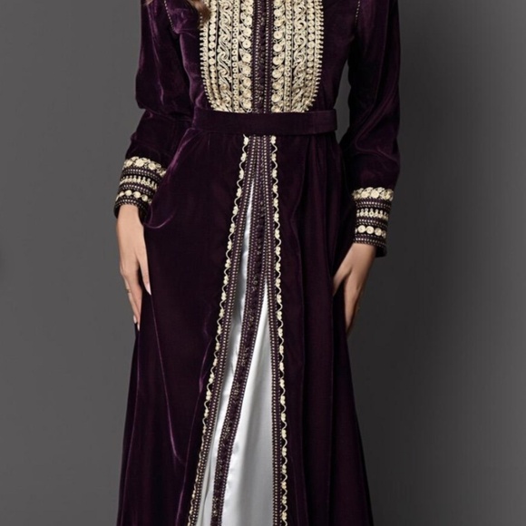 Velvet Moroccan Kaftan - Picture 5 of 7